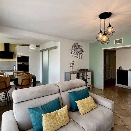 Superbe T3 - Piscine- Terrasse- Parking- 900 M 6pin2102 Apartment