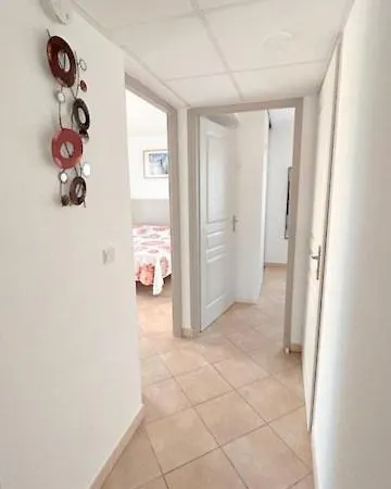 Superbe T3 - Piscine- Terrasse- Parking- 900 M 6pin21 Appartement *